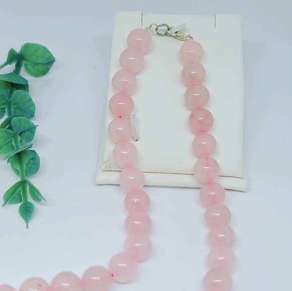🌼 NWOT Rose Quartz beaded necklace (10mm beads) - Picture 3 of 4